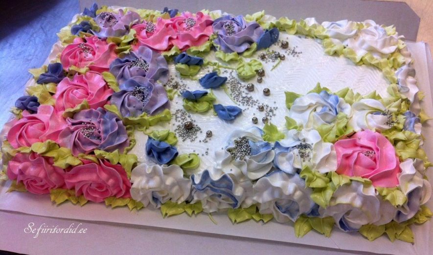 Each zefir cake from Sefiiritordid combines aesthetics and romance